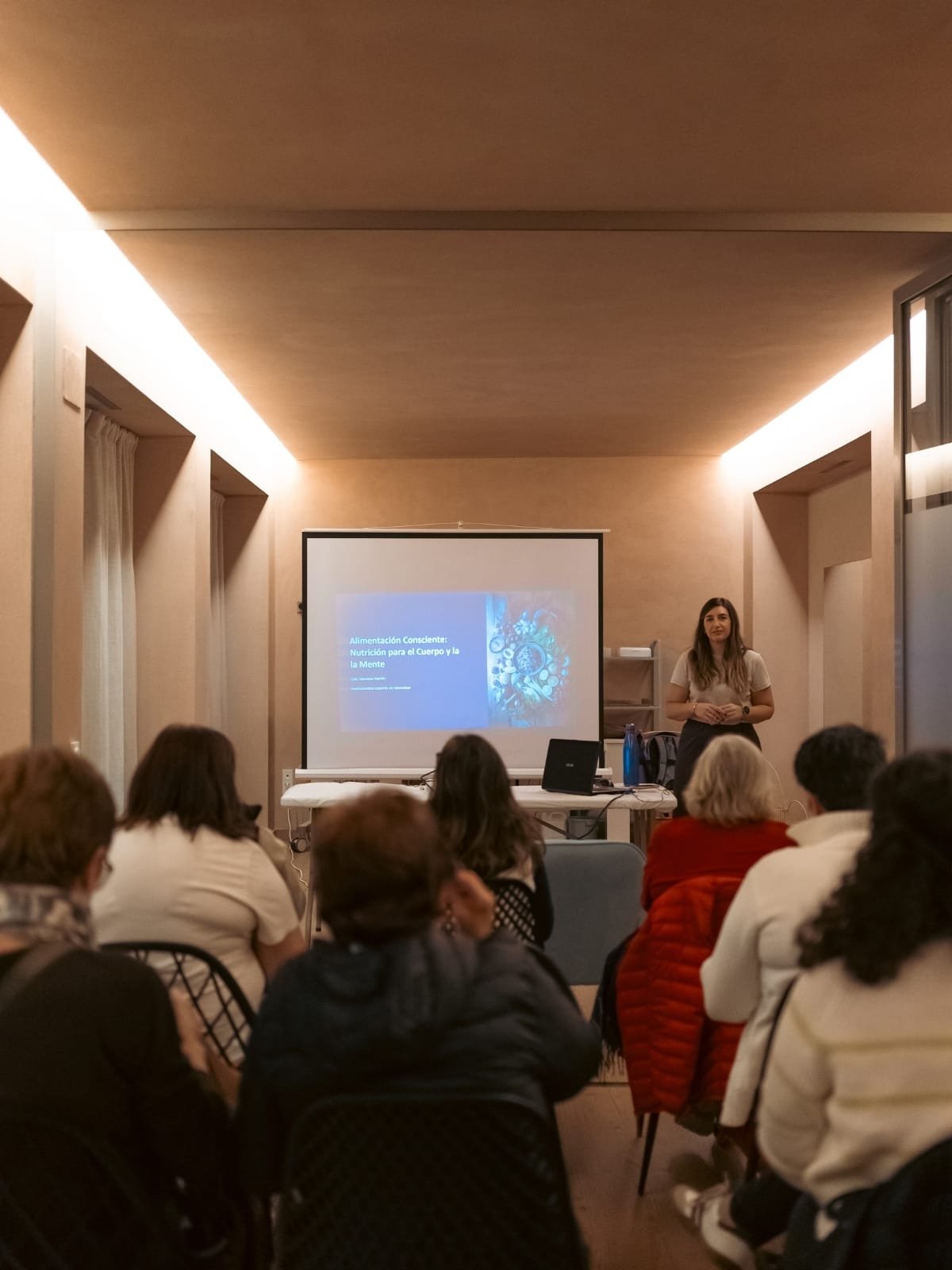 Formación sobre alimentación consciente para empleados en una empresa de Valencia