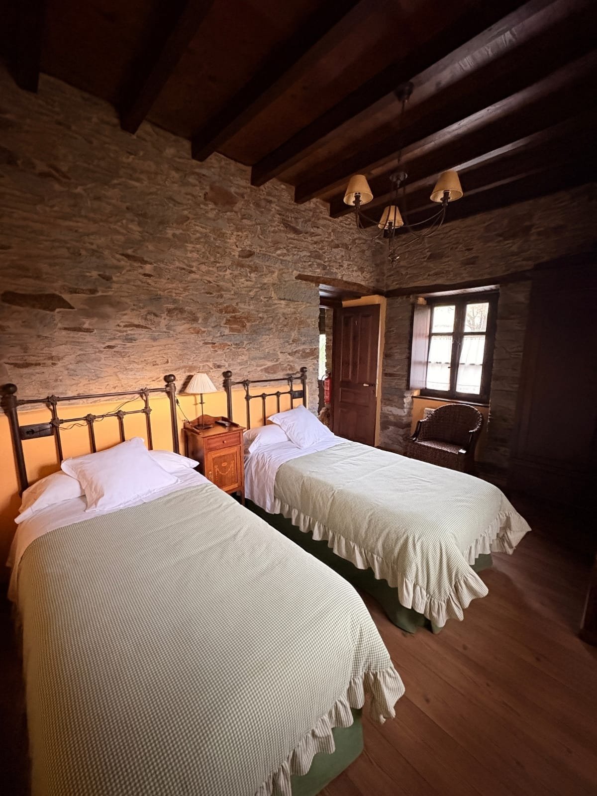 Habitación con baño privado del retiro Calmara