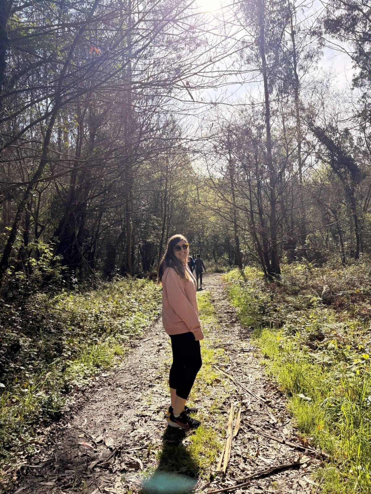 La Dra. Vanessa Martín Carbonell en el bosque